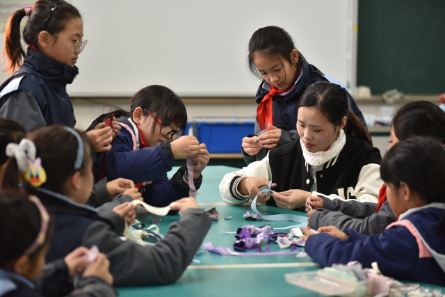圖為江北區第二實驗小學女紅社團 學校供圖.jpg
