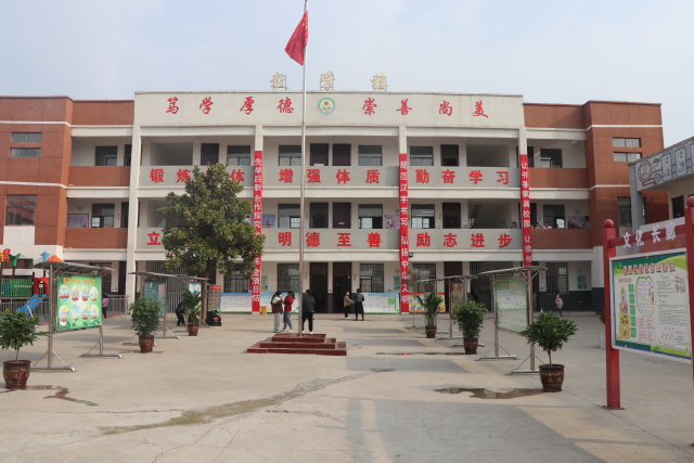 3 嶄新的教學(xué)樓。（高玉瑩  攝）.JPG