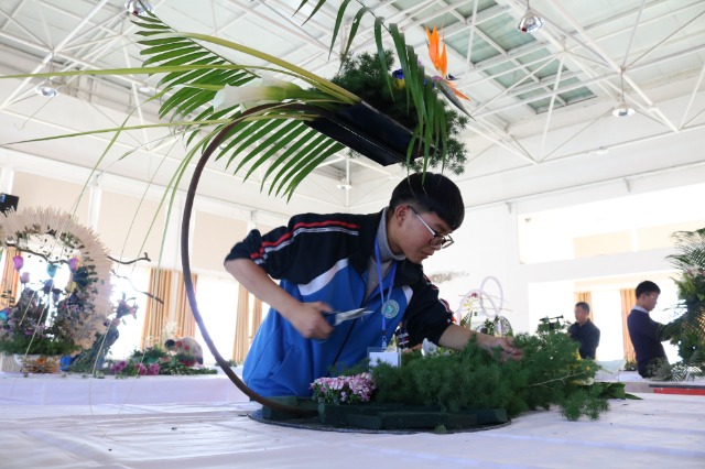 農藝專業學生實訓（張掖市教育局供稿）.JPG