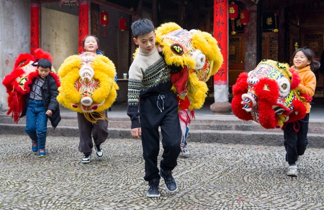 雄獅少年張鎮浩(中) 寧海縣教育局提供.jpg