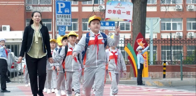 濟南設立首條紅嶺經斑馬線（1）.jpg