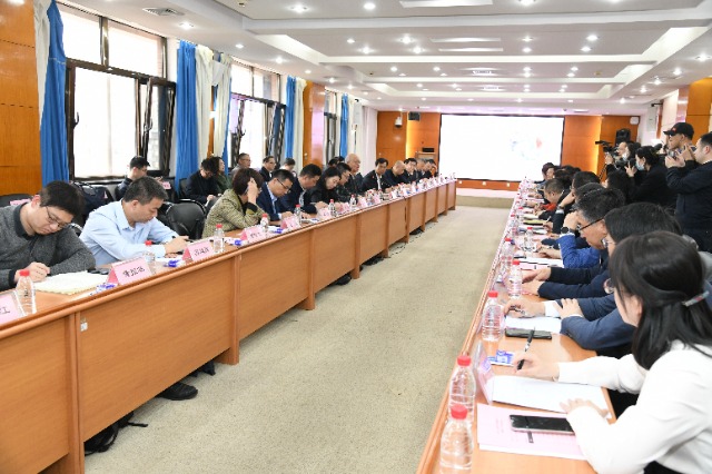 丘成桐少年班授牌儀式暨數學人才培養交流會。學校供圖.jpg
