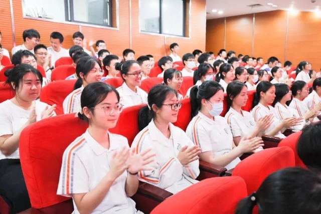 報告會現場。學校供圖.jpg